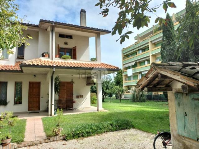 Casa in vendita a Ponte Metauro, Marche