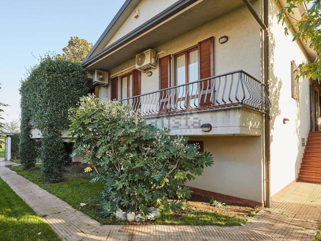 Casa in vendita a Carugate, Mirabello
