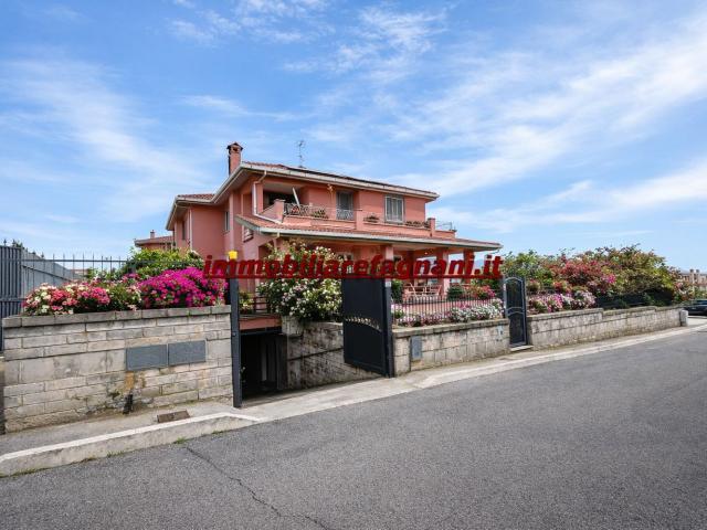 Casa in vendita a Valle Mazzone, Roma Capitale