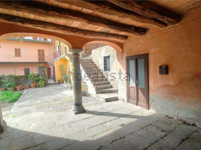 Casa in vendita a Civate, Lombardia