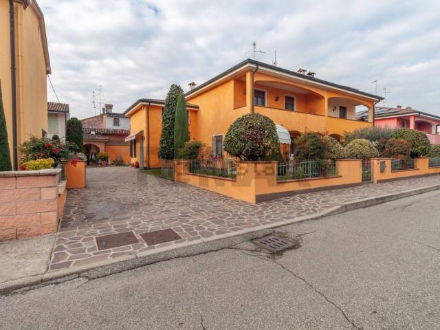 Casa in vendita a Viadana, Lombardia