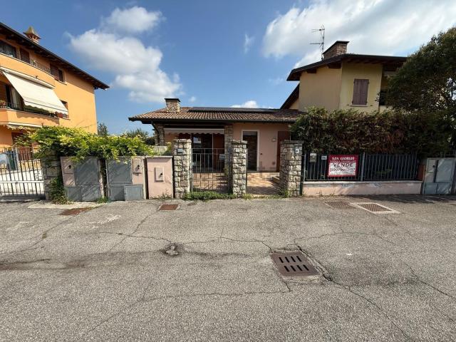 Casa in vendita a Montichiari, Lombardia