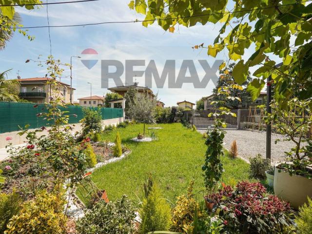 Casa in vendita a Mariano al Brembo, Dalmine