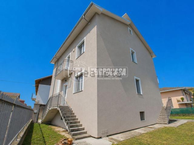 Casa in vendita a Pernate, Novara