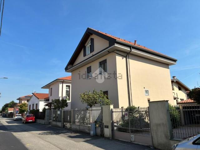 Casa in vendita a Corbetta, Lombardia