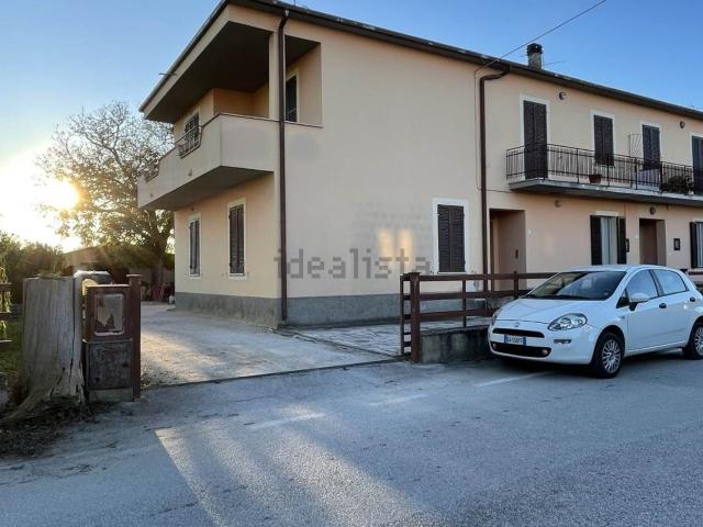 Casa in vendita a Foligno, Umbria
