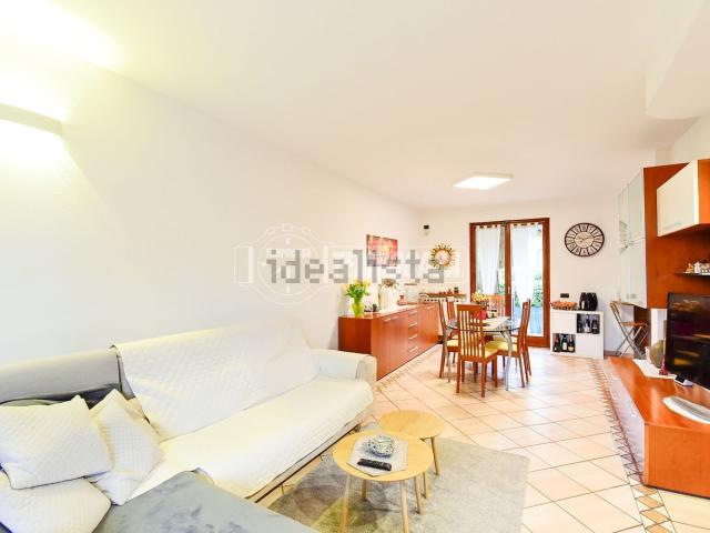 Casa in vendita a Senna Comasco, Lombardia