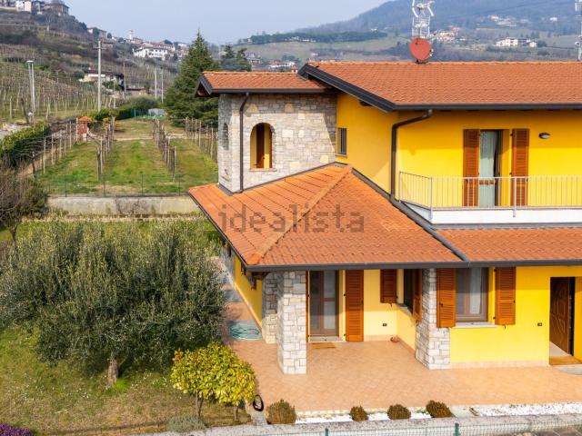 Casa in vendita a Grumello Del Monte, Lombardia