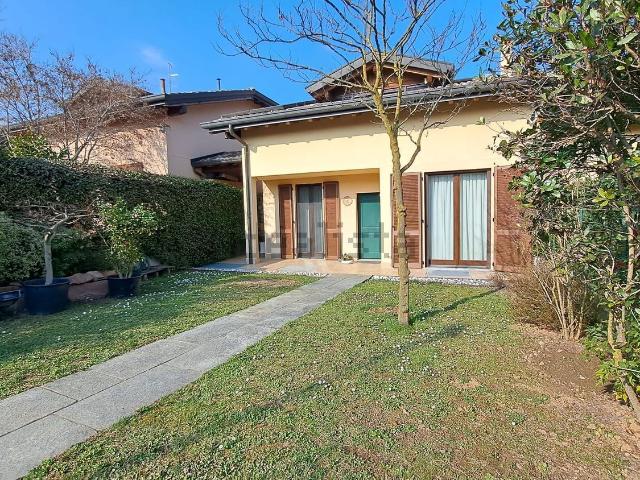Casa in vendita a Gazzada Schianno, Schianno