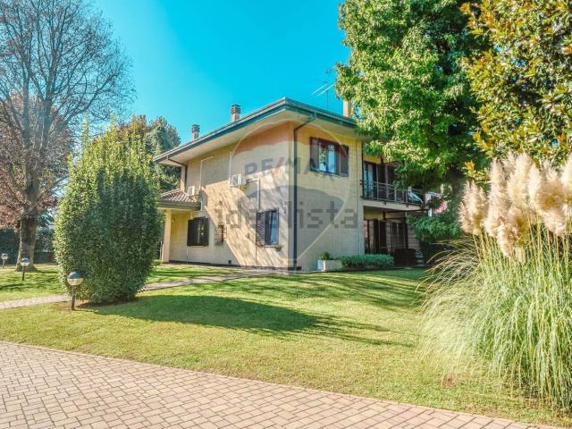 Casa in vendita a Rescaldina, Lombardia