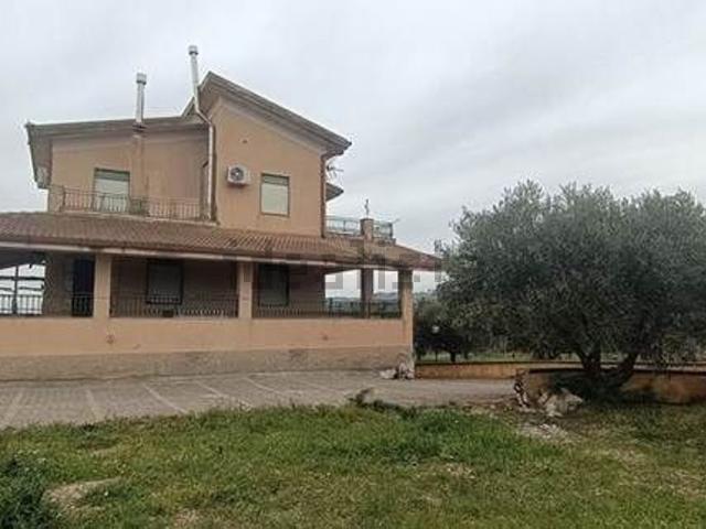 Casa in vendita a Caltanissetta, Sicilia