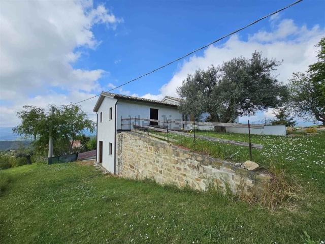 Casa in vendita a Pitino, Marche
