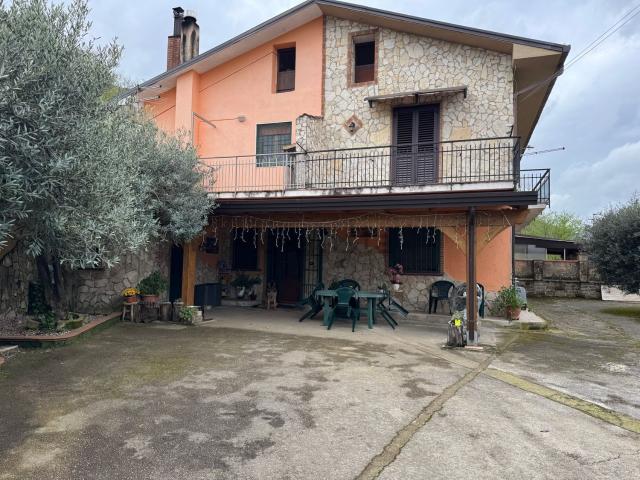Casa in vendita a Contrada Bagnoli, Avellino