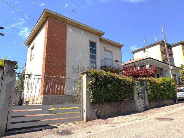 Casa in vendita a Castegnate, Castellanza