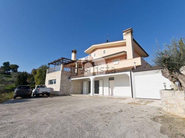 Casa in vendita a Santa Lucia, Spoltore