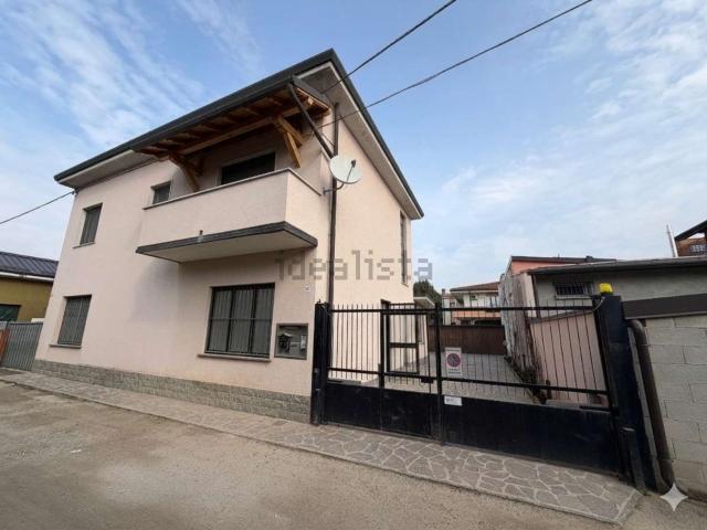 Casa in vendita a Meda, Lombardia