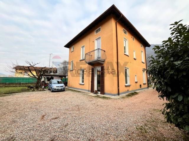 Casa in vendita a Comunità Montana del Piambello, Porto Ceresio