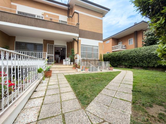 Casa in vendita a Acilia Sud, Roma