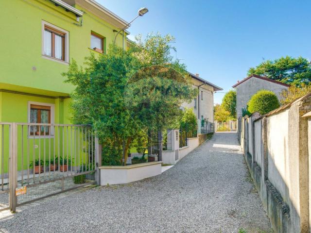 Casa in vendita a Perseghét, Vedano Olona