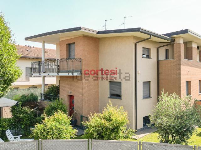 Casa in vendita a Azzano San Paolo, Bergamo