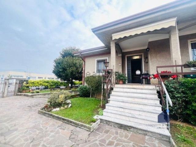 Casa in vendita a Rezzato, Brescia