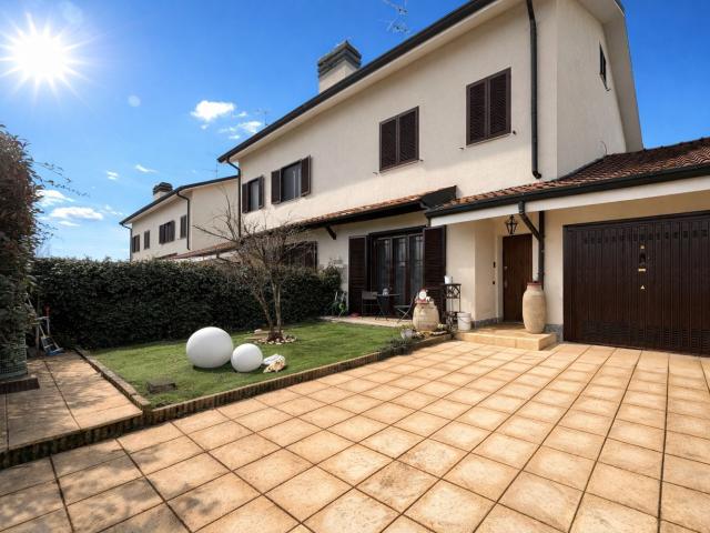 Casa in vendita a Locate di Triulzi, Moro Di Locate