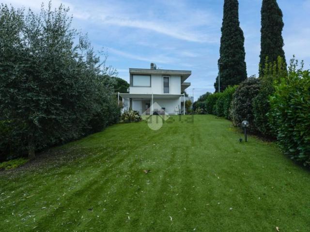 Casa in vendita a Rivoltella del Garda, Desenzano Del Garda