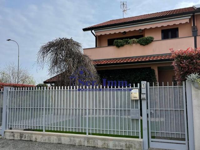Casa in vendita a Inveruno, Lombardia