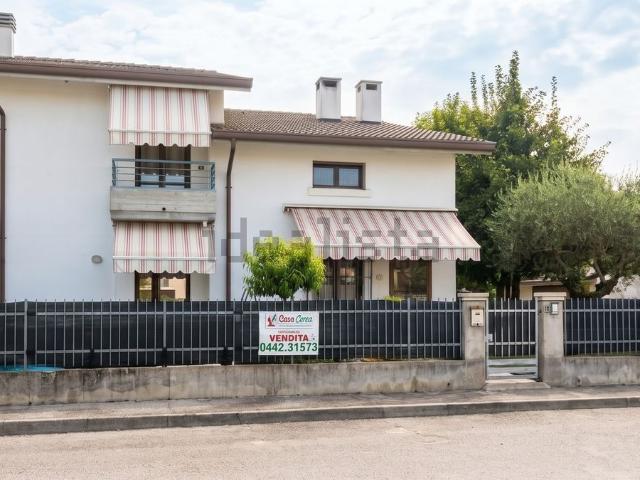 Casa in vendita a Sanguinetto, Verona