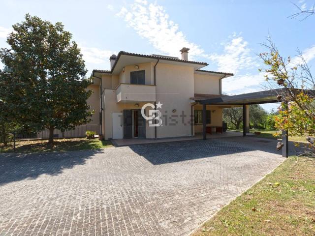 Casa in vendita a Pian di San Martino, Vetralla