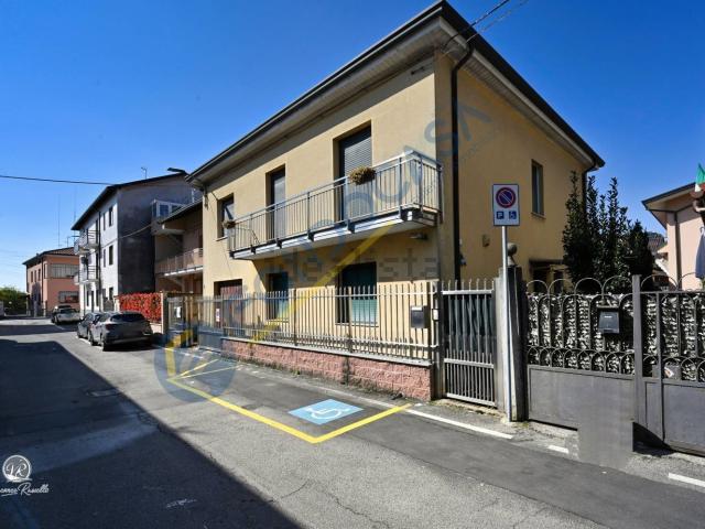 Casa in vendita a Limbiate, Lombardia