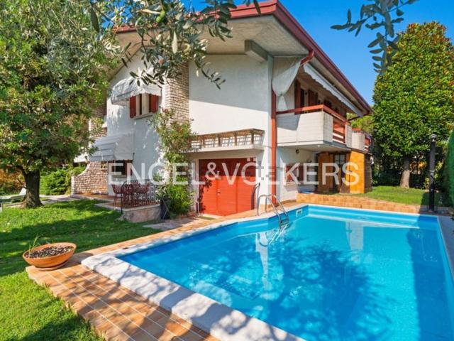 Casa in vendita a Sirmione, Lombardia