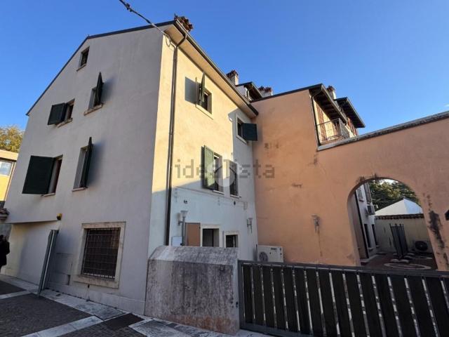 Casa in vendita a Centro storico, Brenzone