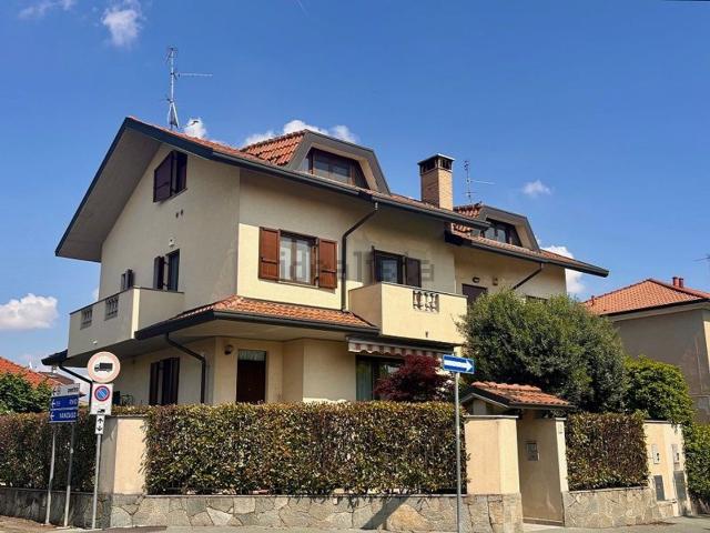 Casa in vendita a Pogliano Milanese, Lombardia
