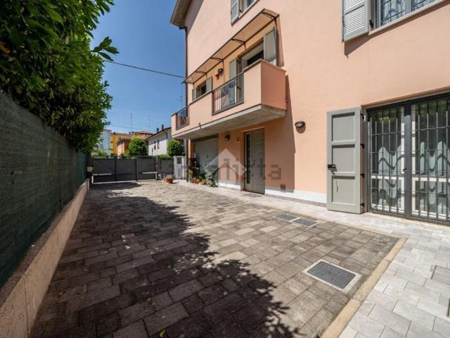 Casa in vendita a Buon Pastore-Sant'Agnese-San Damaso, Modena