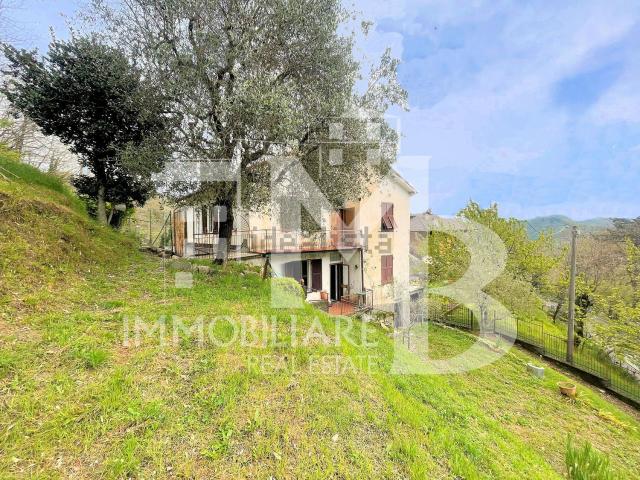 Casa in vendita a Lumarzo, Pannesi