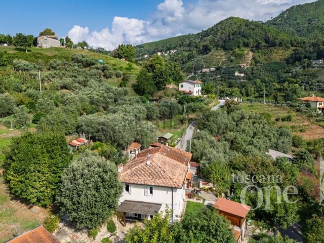 Casa in vendita a Prato, Montignoso