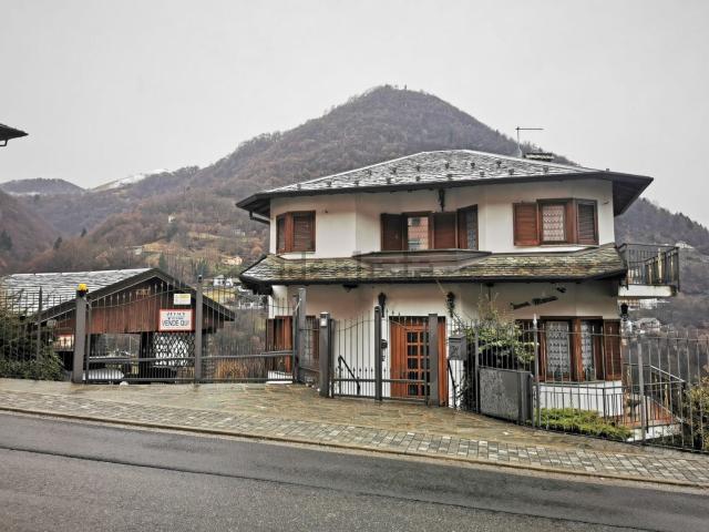 Casa in vendita a Schignano, Lombardia