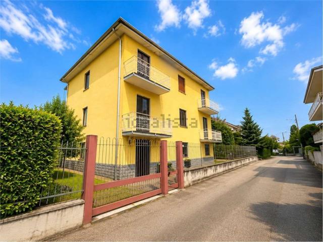 Casa in vendita a Pernate, Novara