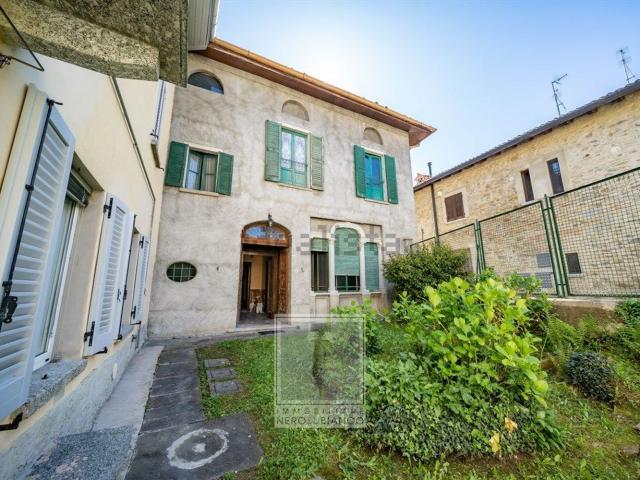 Casa in vendita a Colle Brianza, Lombardia