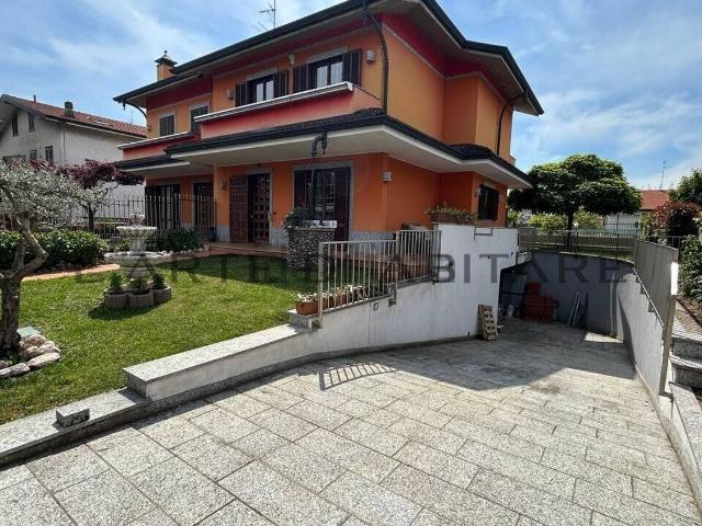 Casa in vendita a Lainate, Lombardia