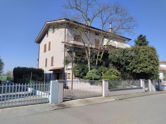 Casa in vendita a Terra di Mezzo, Re