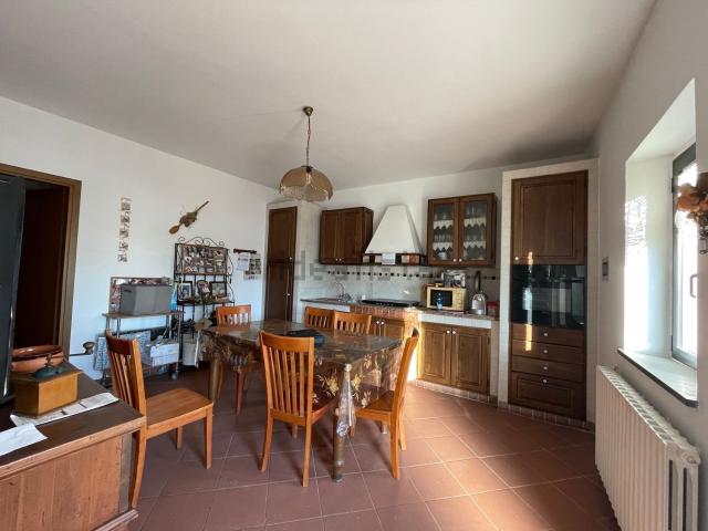 Casa in vendita a Chiesina Uzzanese, Toscana