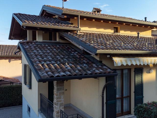 Casa in vendita a Ronago, Lombardia