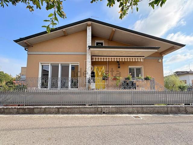 Casa in vendita a Dossetto, Villafranca di Verona