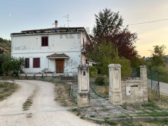 Casa in vendita a Loreto Aprutino, Pescara