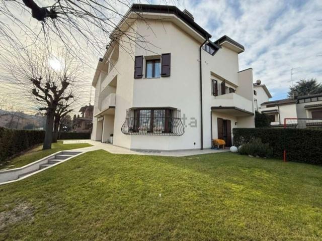 Casa in vendita a Unione dei comuni del Distretto Ceramico, Sassuolo