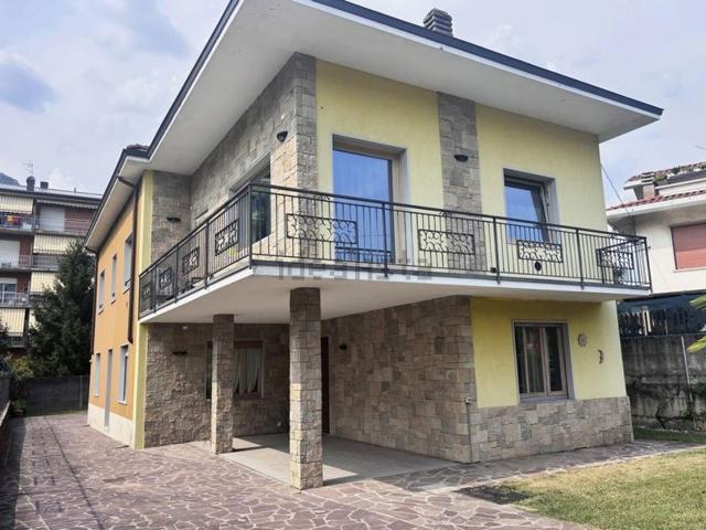Casa in vendita a Cene, Lombardia