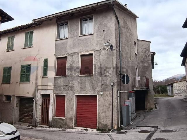 Casa in vendita a Gualdo Tadino, Umbria