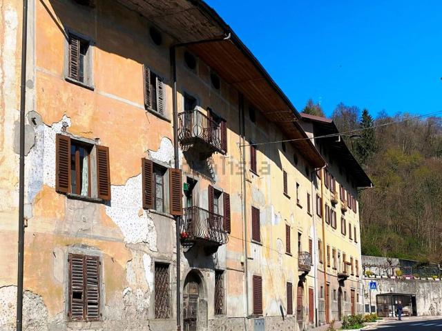 Casa in vendita a Comunità Montana della Valle Brembana, Lenna